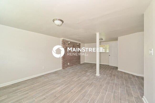 Building Photo - 3 Bedroom Pet-Friendly Home in KNOXVILLE, TN with Main Street Renewal