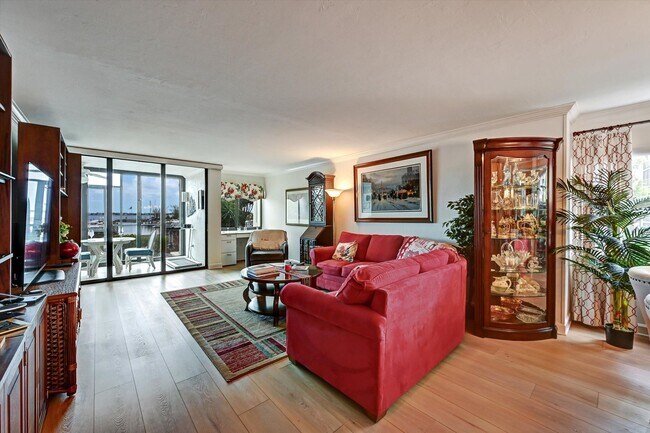 Foto del edificio - Waterfront! Annual Lease,  2 bedroom 2 bath plus bonus room