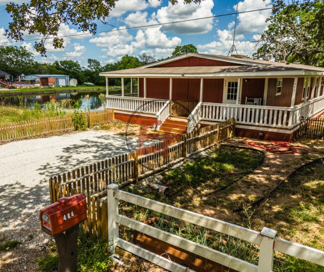 Foto del edificio - 444 Happy Swaner Ln