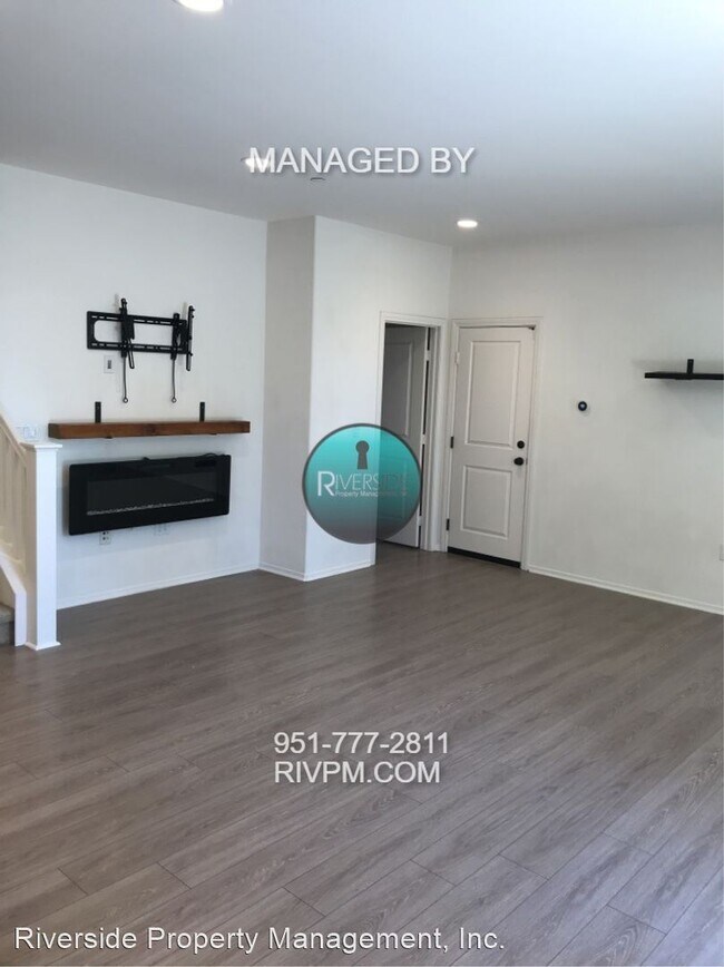 Building Photo - 3 br, 2.5 bath House - 3230 E Yountville D...
