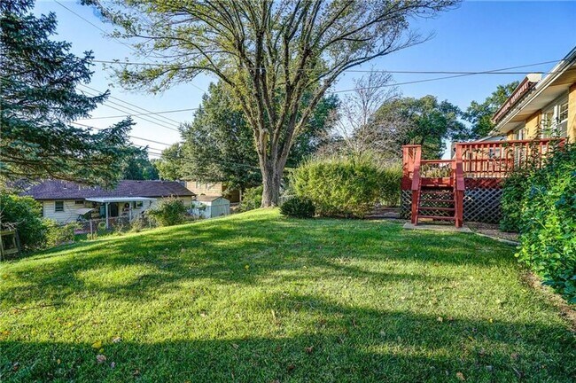Foto del edificio - Coming Soon - Charming 3-Bedroom Home with Fenced Yard & Spacious Deck in Kansas City