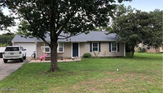 Building Photo - 4325 Pinewood Cir