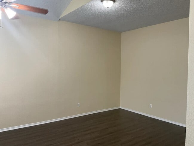 Foto del edificio - 6312 Fern Meadow Dr