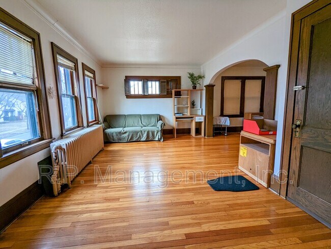 Foto del edificio - 2104 Hartford Ave