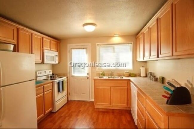 Building Photo - One bed one bath apartment near downtown