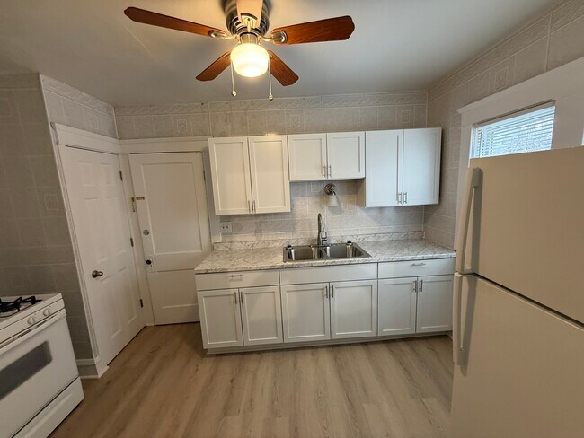 Foto del edificio - 11916 Browning Ave