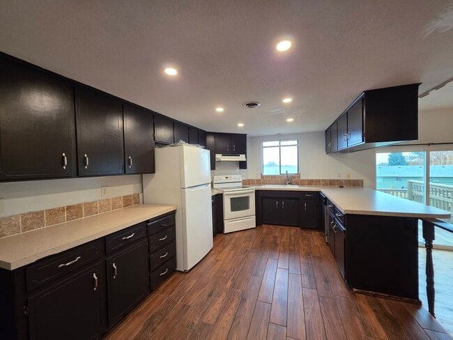 Building Photo - 3718 W 17th Pl