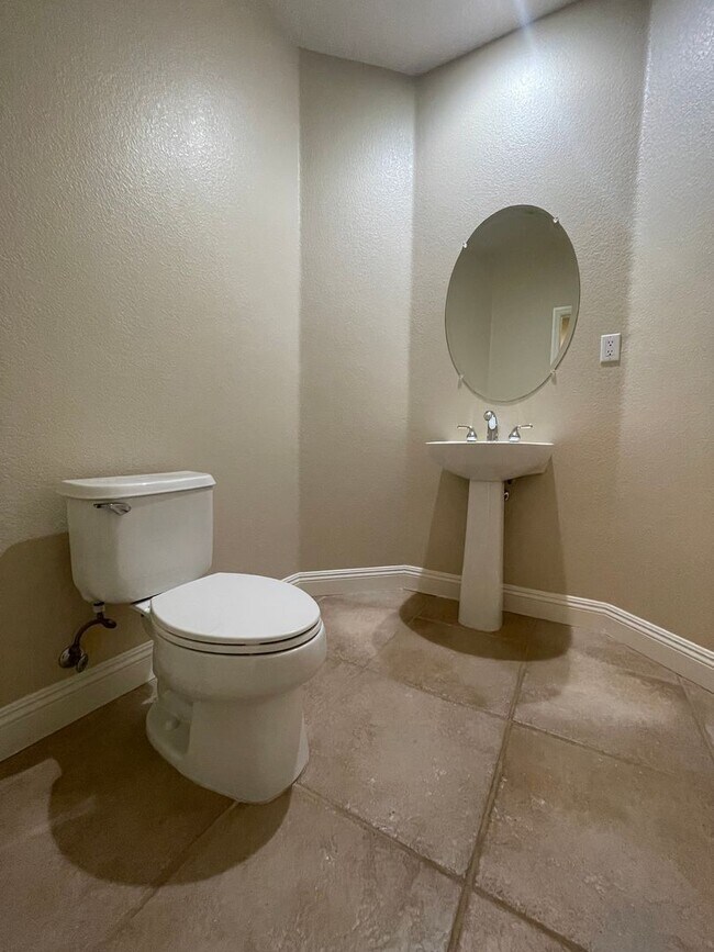 Foto del edificio - Stunning 4-Bedroom Home in Prime Folsom Lo...
