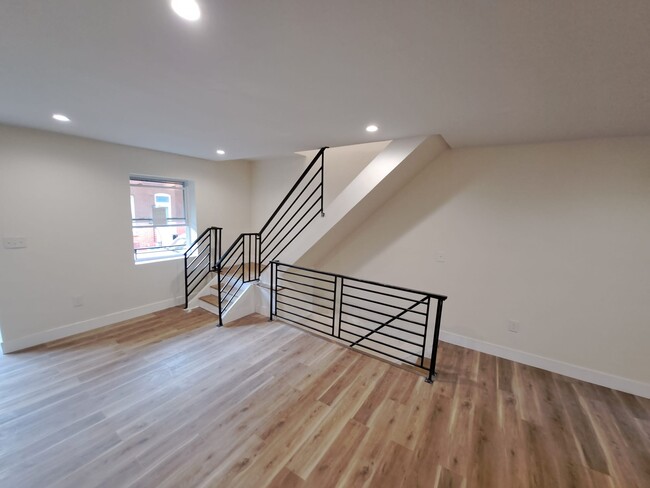 Building Photo - 431 N Holly St