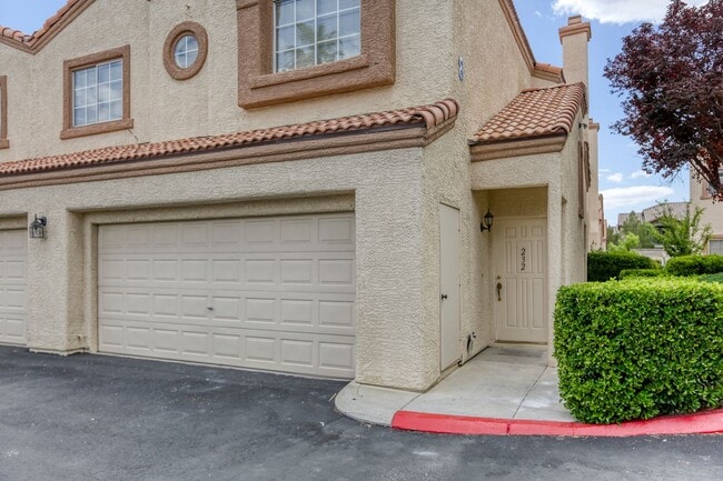 Building Photo - 2 bedroom condo with RARE attached 2 car g...