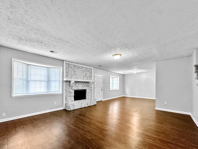 Building Photo - 9289 Forest Knoll Dr