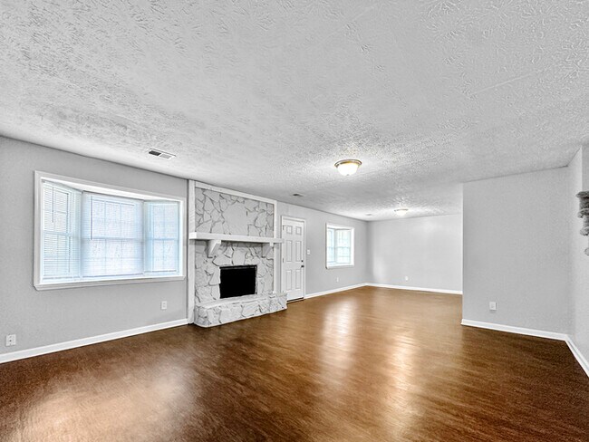 Foto del edificio - 9289 Forest Knoll Dr