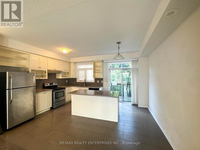 Building Photo - 409-409 Ladycroft Ter