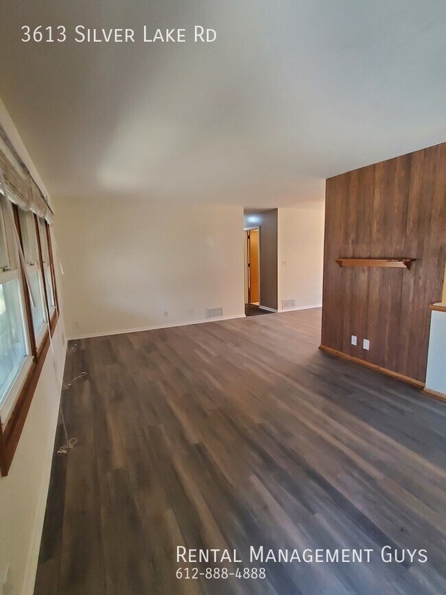 Stunning 4 Bedroom 2 bath Home! Garage and... House for Rent in Saint