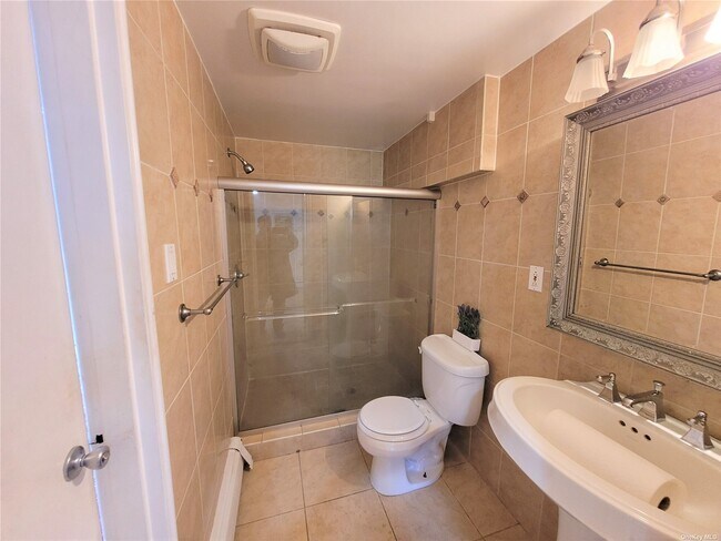 Building Photo - 29 Village Dr