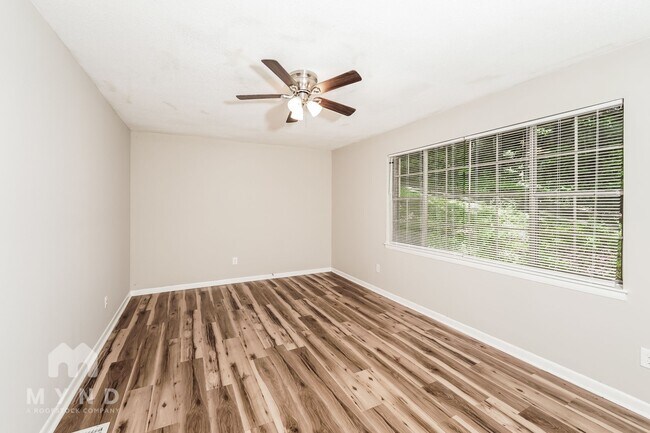 Foto del edificio - 8820 Valley Brook Rd