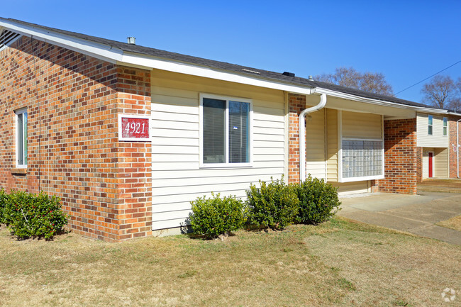 Building Photo - Sherwood Apartments