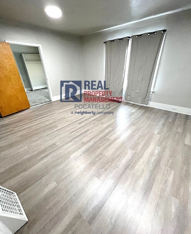 Building Photo - 442 S Arthur