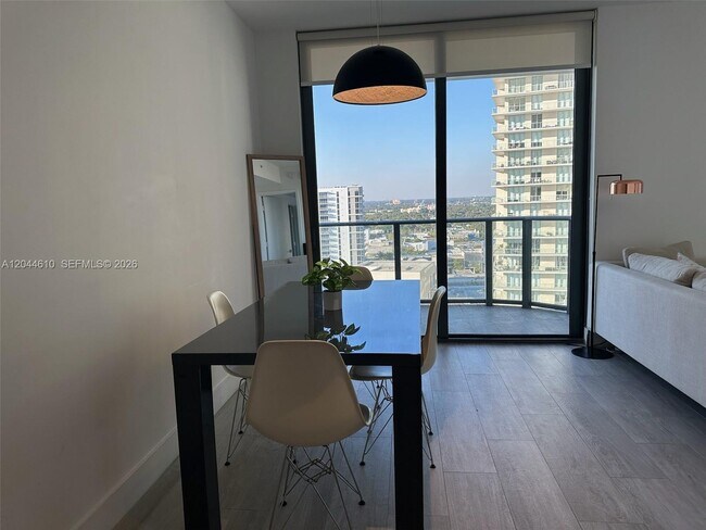 Foto del edificio - 121 NE 34th St