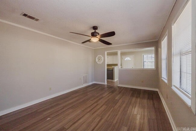 Foto del edificio - 12308 Loganberry Dr