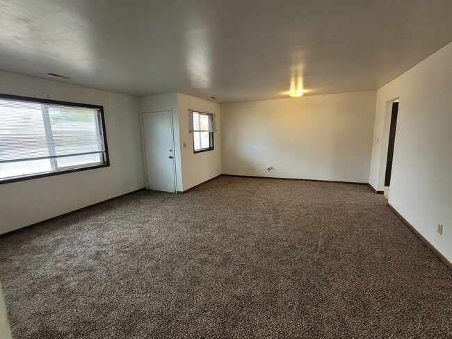 Building Photo - 1222/1224vand