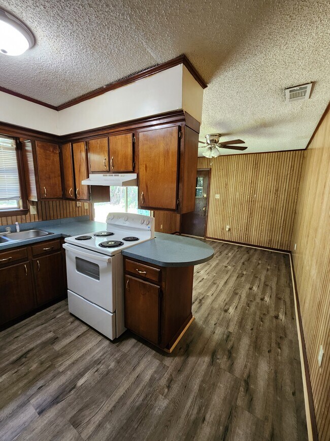 Foto del edificio - 2131 Woodside Dr
