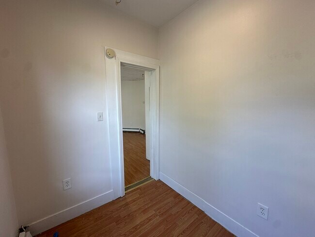 Building Photo - 39 Louis St
