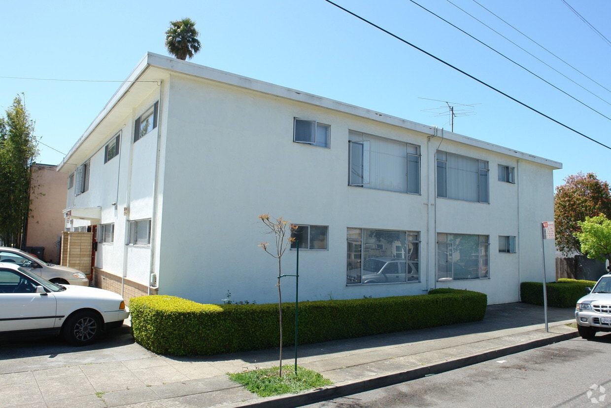 Building Photo - 1728 Curtis St