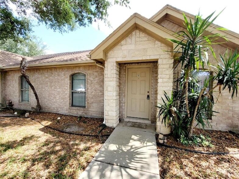 Primary Photo - 2402 Tahiti Dr