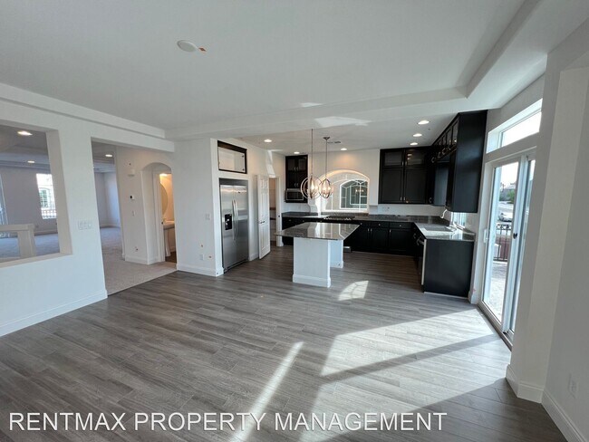 Foto del edificio - 4 br, 2.5 bath House - 7089 W STEELE CANYON
