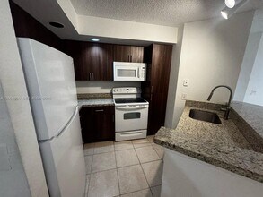Building Photo - 3370 Pinewalk Dr N