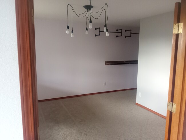 bedroom - 4717 Riverview Ave
