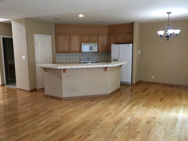 Building Photo - 2318 Red Maple Court / Just Reduced! / HAL...