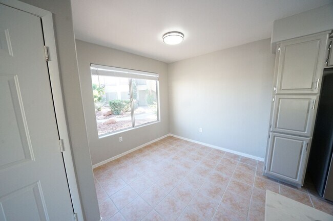 Building Photo - 5710 E Tropicana Ave