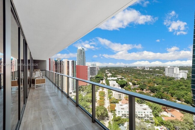 Building Photo - 1451 Brickell Ave