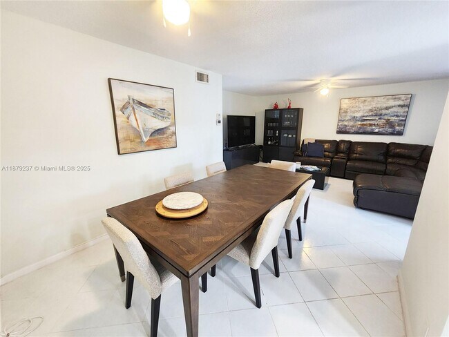 Foto del edificio - 580 Egret Dr