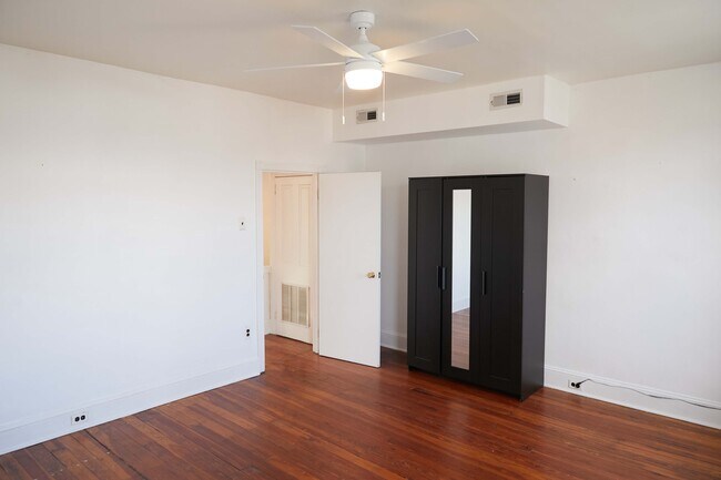 Building Photo - 2312 E Huntingdon St