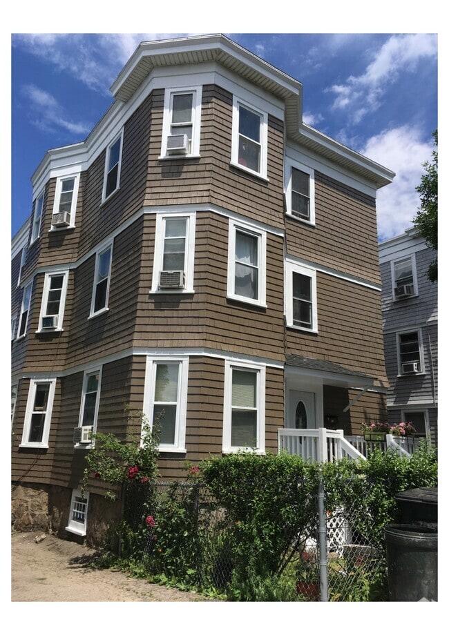 Building Photo - 3985 Washington St