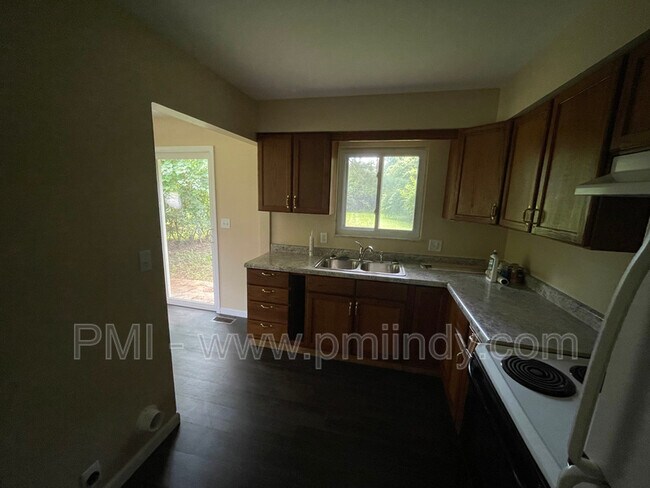 Building Photo - 3156 N Catherwood Ave