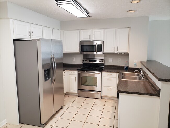 Kitchen - 245 Wardington Pass