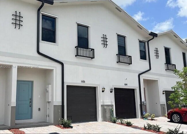 Foto del edificio - 606 SW 12th St