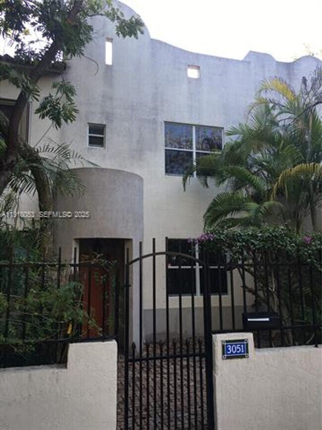 Foto del edificio - 3051 Center St