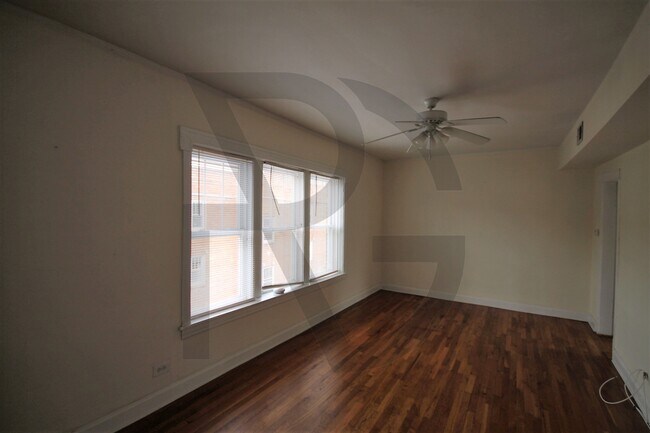 Foto del edificio - 3521 N Broadway St