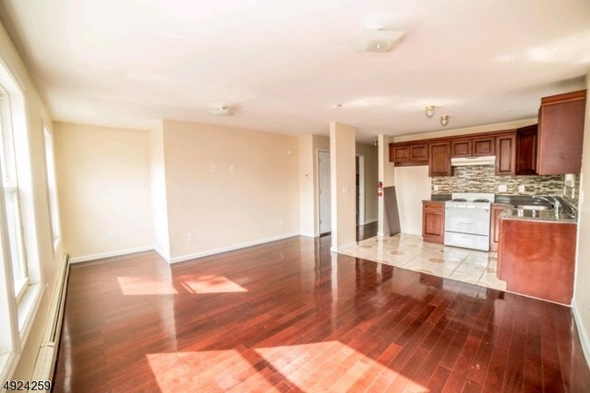 Building Photo - 139 Montclair Ave