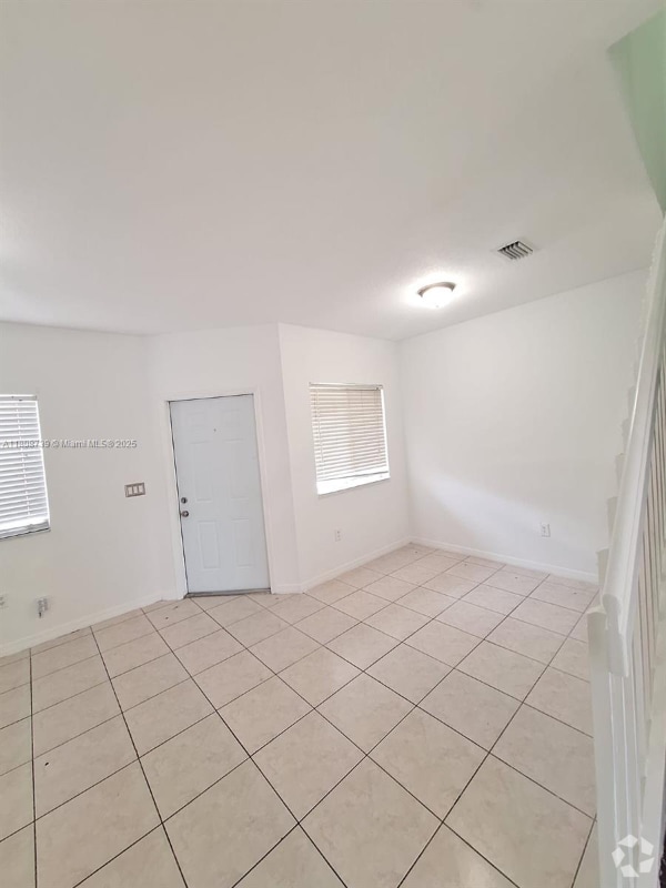 Building Photo - 1654 SE 31st Ct