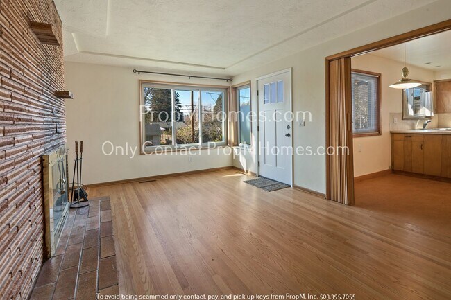 Foto del edificio - Retro Home Near Madison South! Close to Tr...