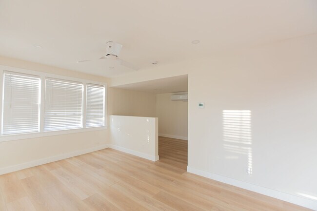 Foto del edificio - 8406 Hillcrest Ave