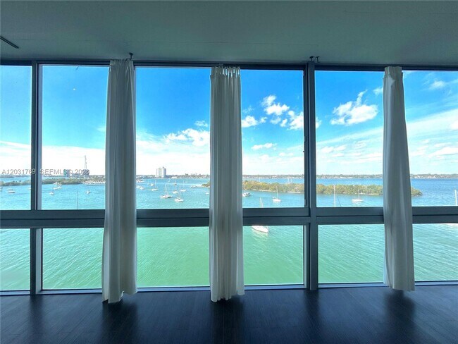 Foto del edificio - 7934 West Dr