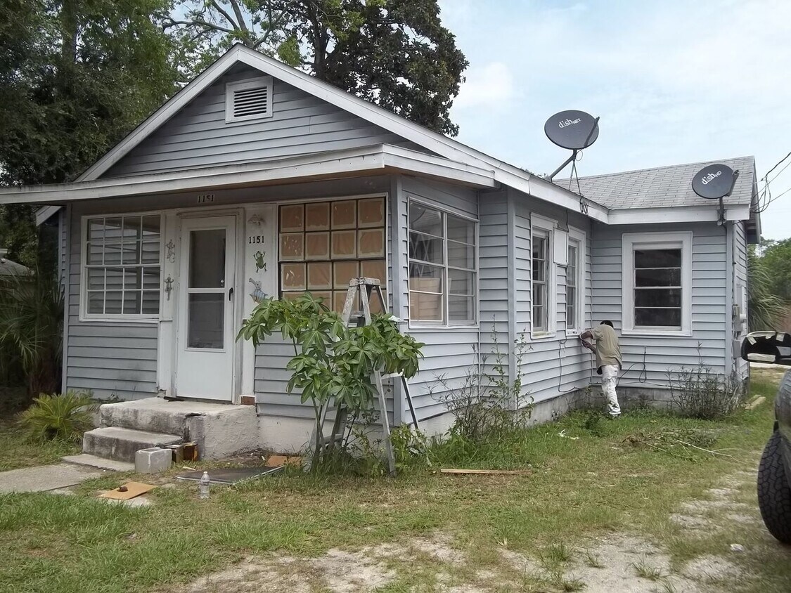 Primary Photo - 3 bed 1 bath single family home