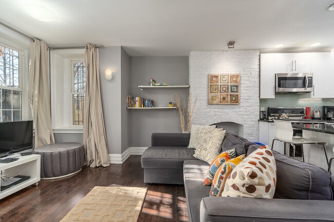 tv area - 403 P St NW Townhome